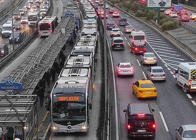 9 günlük ara bitti, İstanbul’da trafik yüzde 70’e dayandı