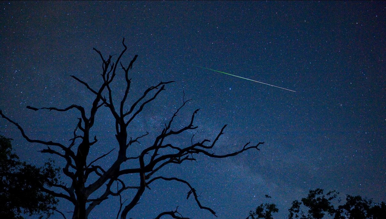 kaliforniyada alev toplari uzay copleri yagmur gibi yagdi ESkuhRkD