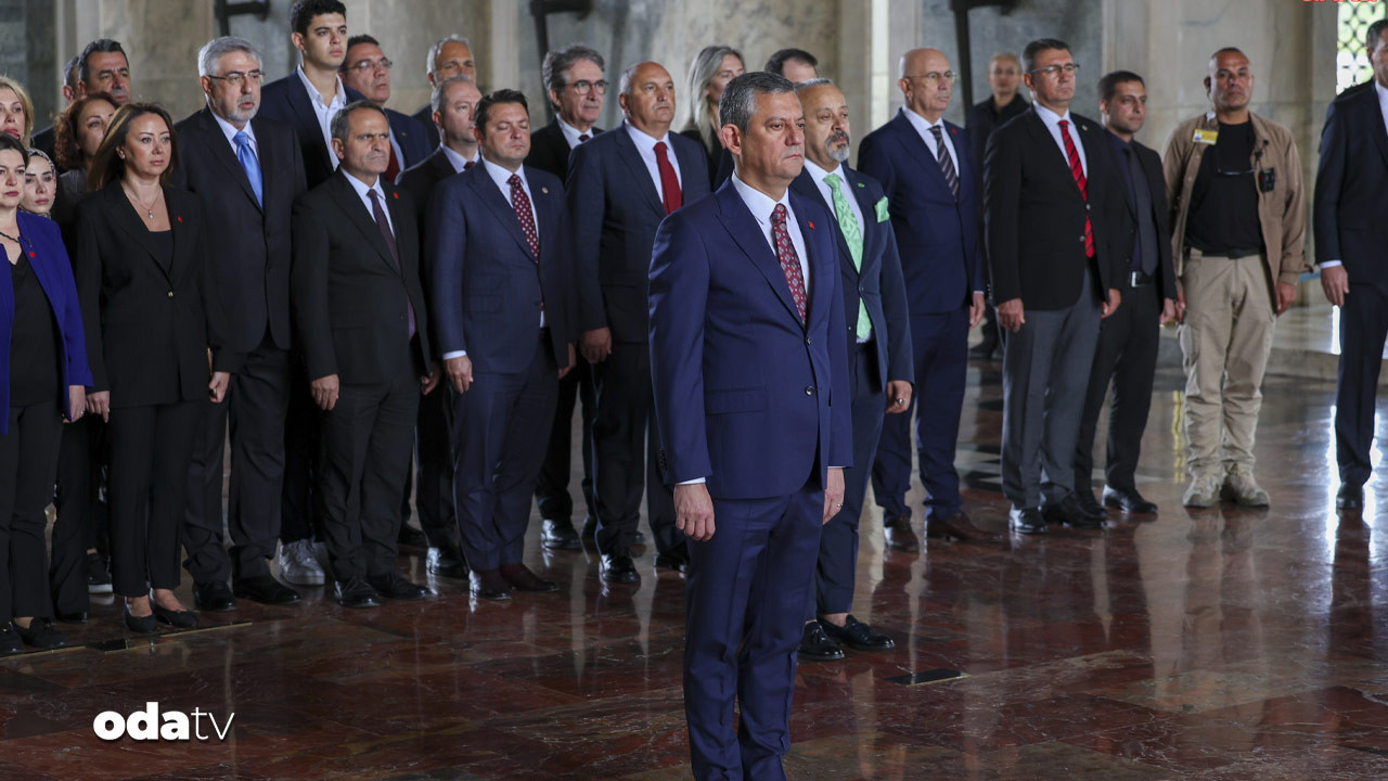 ozgur ozel anitkabirde mucadeleyi kararlilikla surduruyoruz urMhkiJN