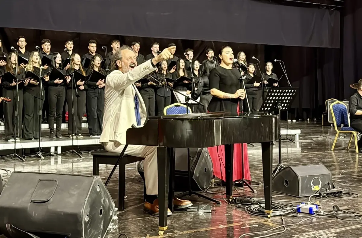 kirsehirde kim var sanat etkinligi duzenlendi M2IqHBkI.jpg