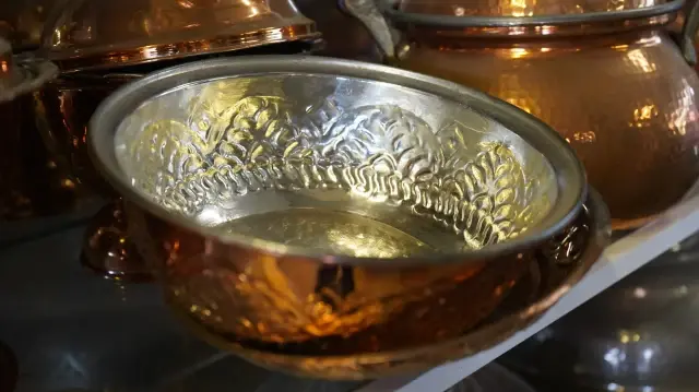 sofralardaki gizli tehlike yanlis kullanilan bakir kap zehirlenmelere yol acabilir XL6ViITS