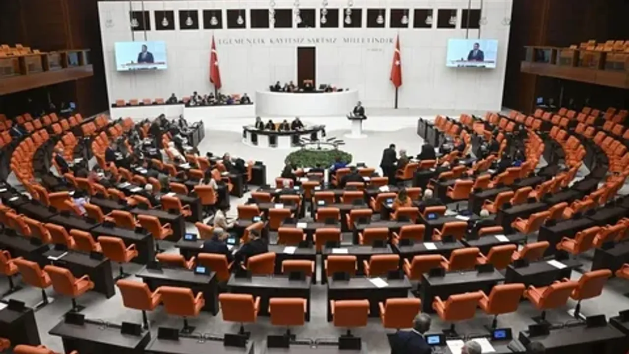 CHP, yılda 2 kez memurlara ikramiye ödenmesi için teklif verdi