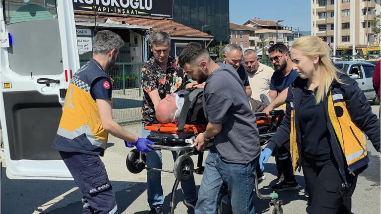 duzcede-minibus-motosiklete-carpti-1-yarali-fCqLEdbt