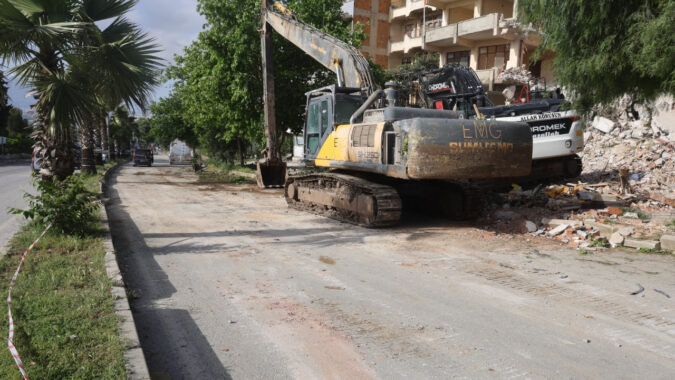 Hatay’da Korkunç Trafik Kazası: 1 Kişi Hayatını Kaybetti, 3 Yaralı