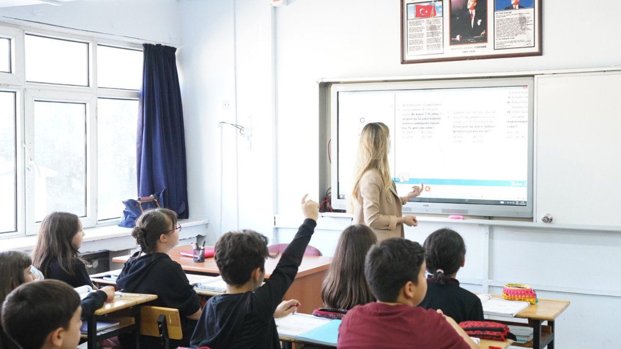 meb-il-ici-yer-degistirme-2026-ogretmen-tayin-sureci-basladi-Fe5hGZCs