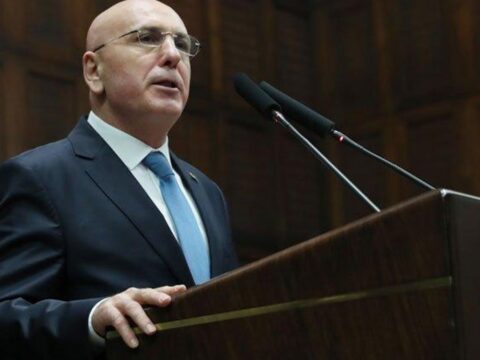 Akpli vekilin yanlis maili meclisi karistirdi 8WxfmD2O